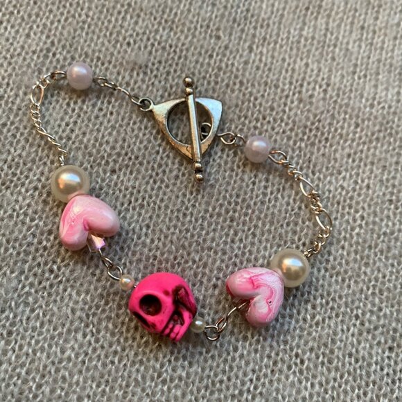 💖 Handmade Pink Skull & Heart & Pearls Bracelet and Earrings Set - Picture 9 of 11
